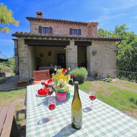 In With Swimming Pool, Terrace, Garden Сasa de vacaciones Apecchio