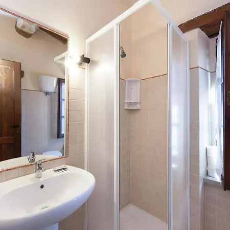 In With Swimming Pool, Terrace, Garden Vakantiehuis Apecchio