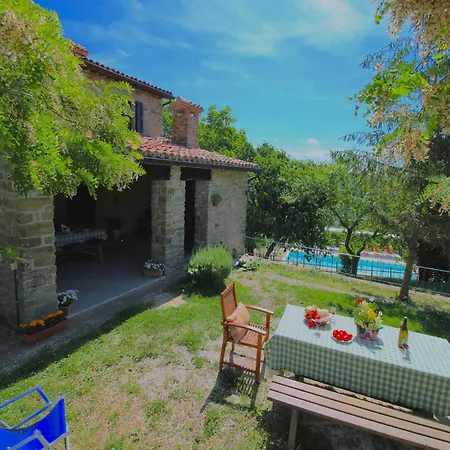 別荘 In With Swimming Pool, Terrace, Garden Apecchio