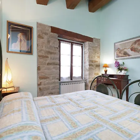 Сasa de vacaciones In With Swimming Pool, Terrace, Garden