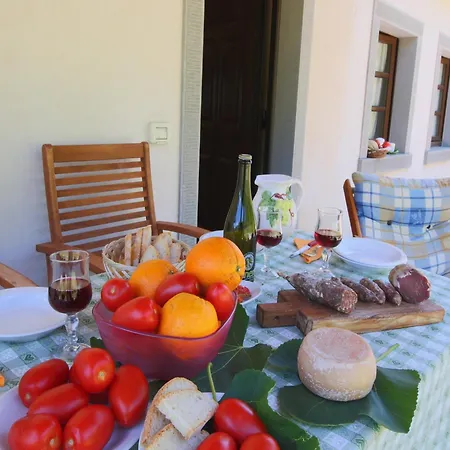 In With Swimming Pool, Terrace, Garden Сasa de vacaciones *