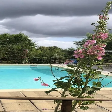 In With Swimming Pool, Terrace, Garden Vakantiehuis *