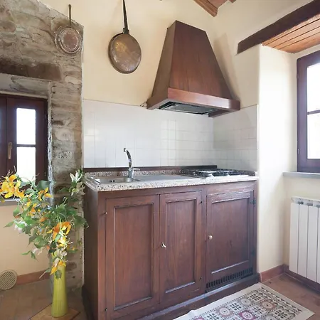 Сasa de vacaciones In With Swimming Pool, Terrace, Garden Apecchio